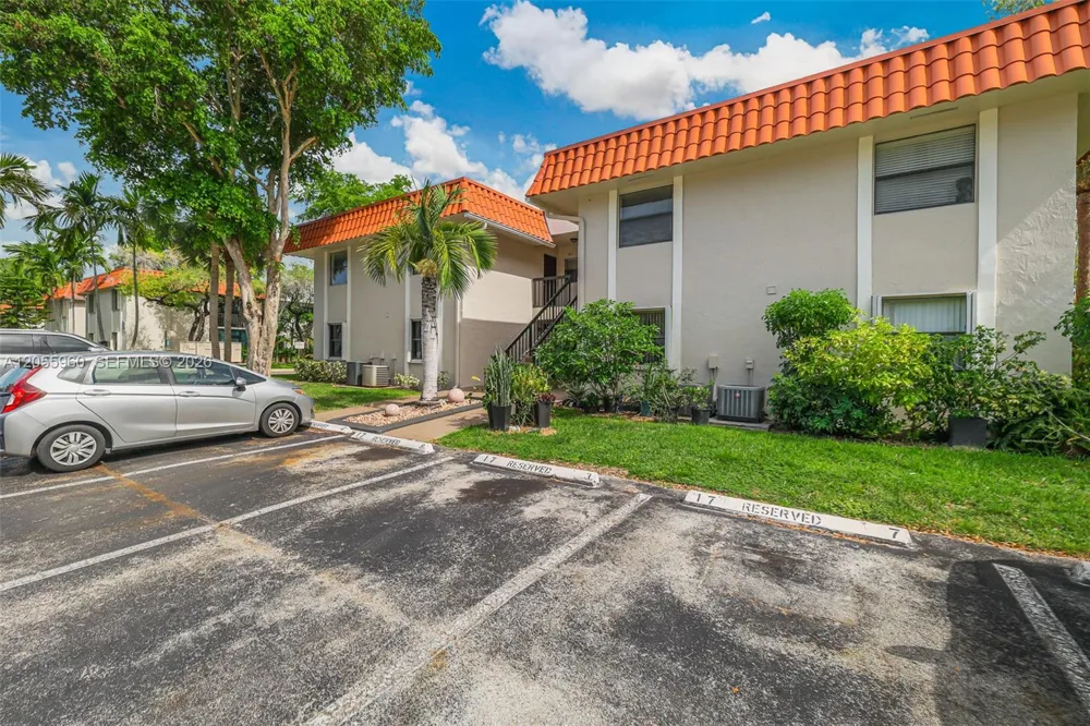 9732 Hammocks Blvd #203-17 Miami, FL 33196
