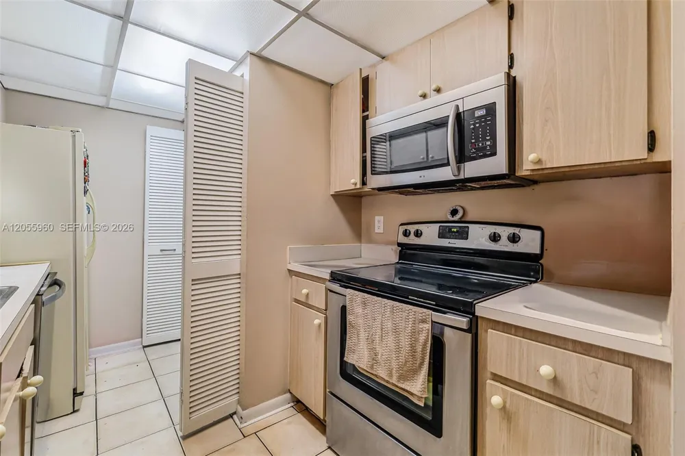 9732 Hammocks Blvd #203-17 Miami, FL 33196