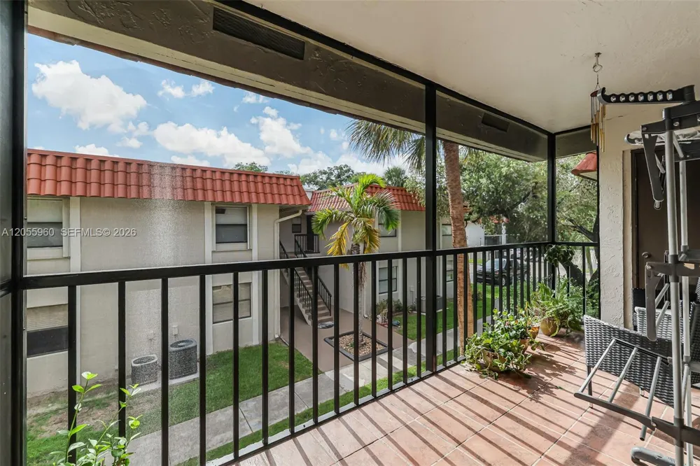 9732 Hammocks Blvd #203-17 Miami, FL 33196