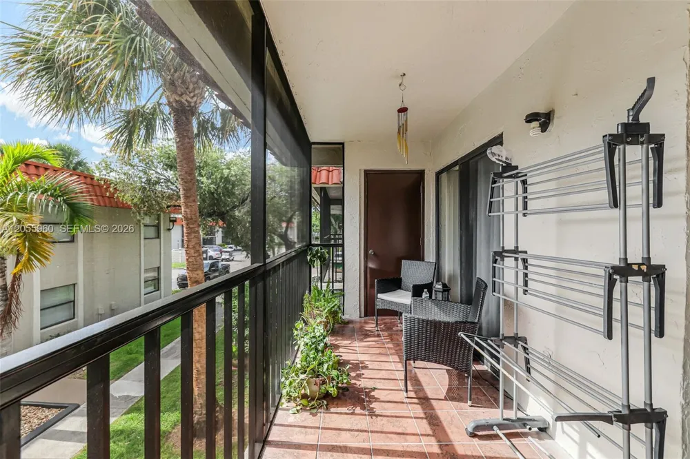 9732 Hammocks Blvd #203-17 Miami, FL 33196