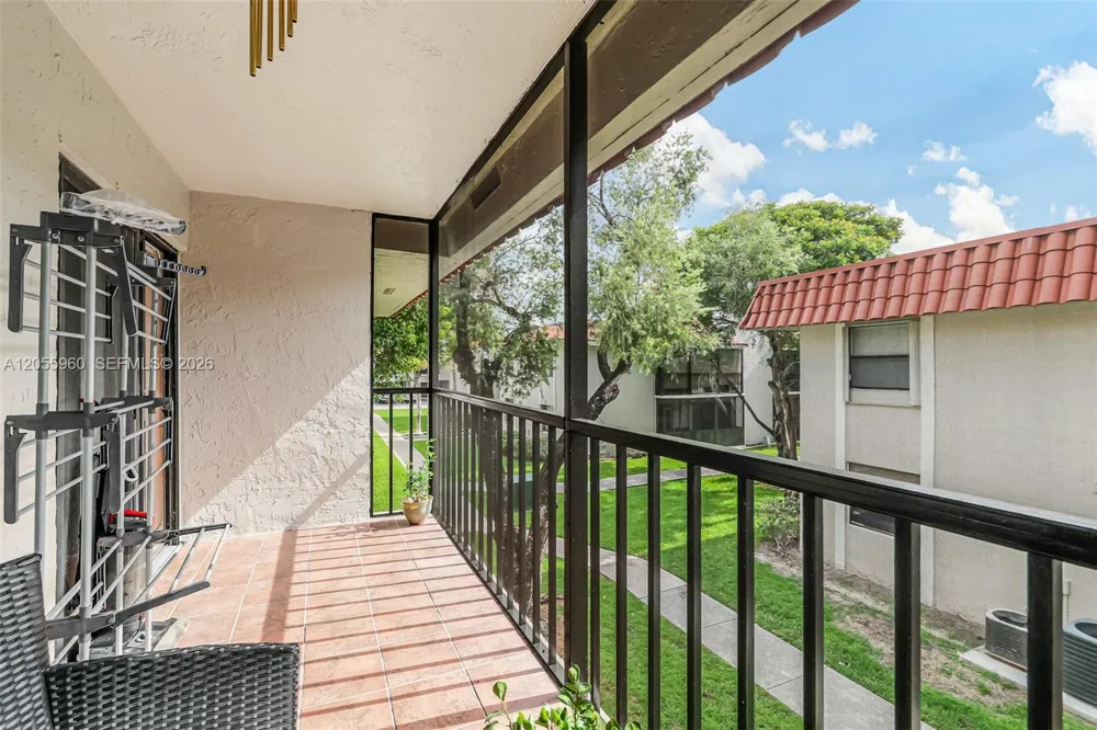 9732 Hammocks Blvd #203-17 Miami, FL 33196