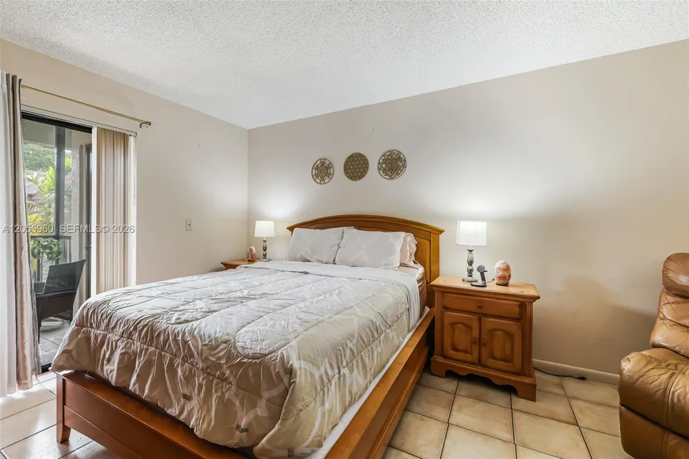 9732 Hammocks Blvd #203-17 Miami, FL 33196