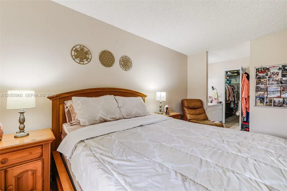 9732 Hammocks Blvd #203-17 Miami, FL 33196
