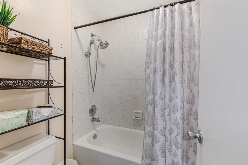 9732 Hammocks Blvd #203-17 Miami, FL 33196
