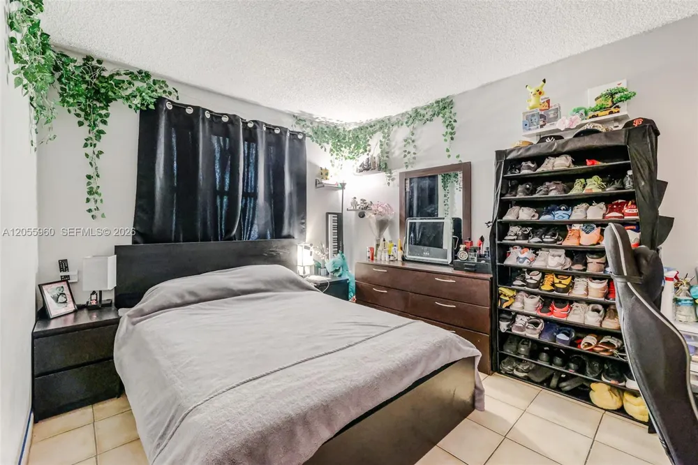 9732 Hammocks Blvd #203-17 Miami, FL 33196
