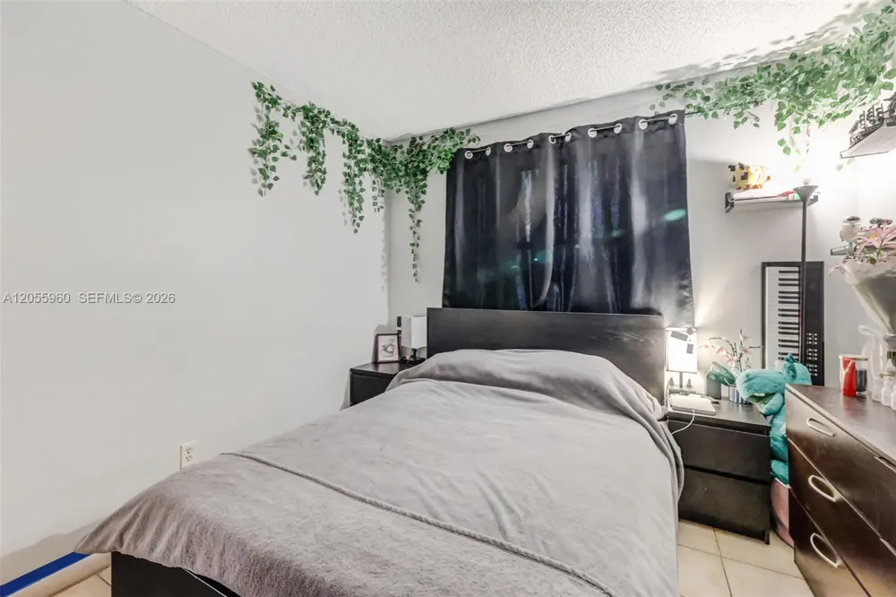 9732 Hammocks Blvd #203-17 Miami, FL 33196