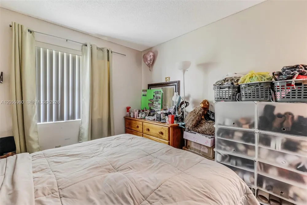 9732 Hammocks Blvd #203-17 Miami, FL 33196