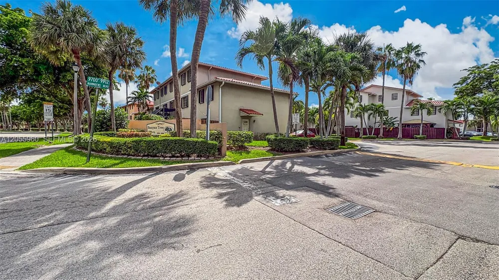 9732 Hammocks Blvd #203-17 Miami, FL 33196