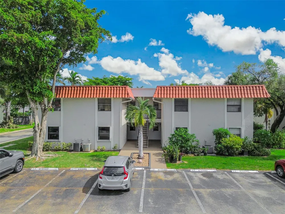 9732 Hammocks Blvd #203-17 Miami, FL 33196