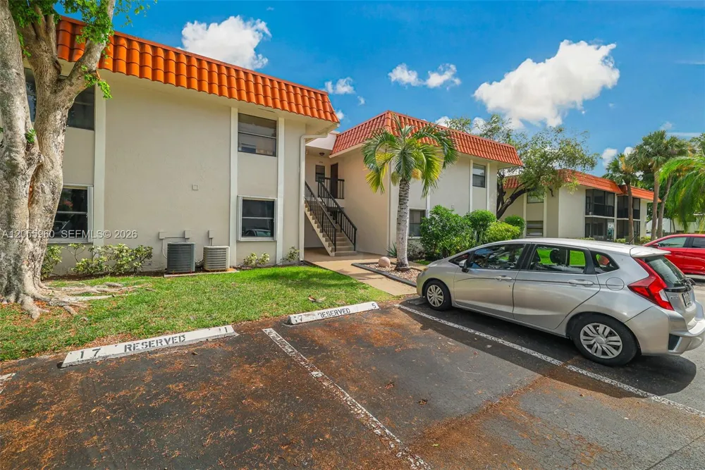 9732 Hammocks Blvd #203-17 Miami, FL 33196