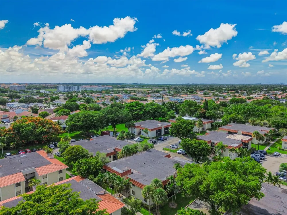 9732 Hammocks Blvd #203-17 Miami, FL 33196