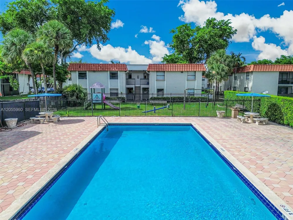 9732 Hammocks Blvd #203-17 Miami, FL 33196