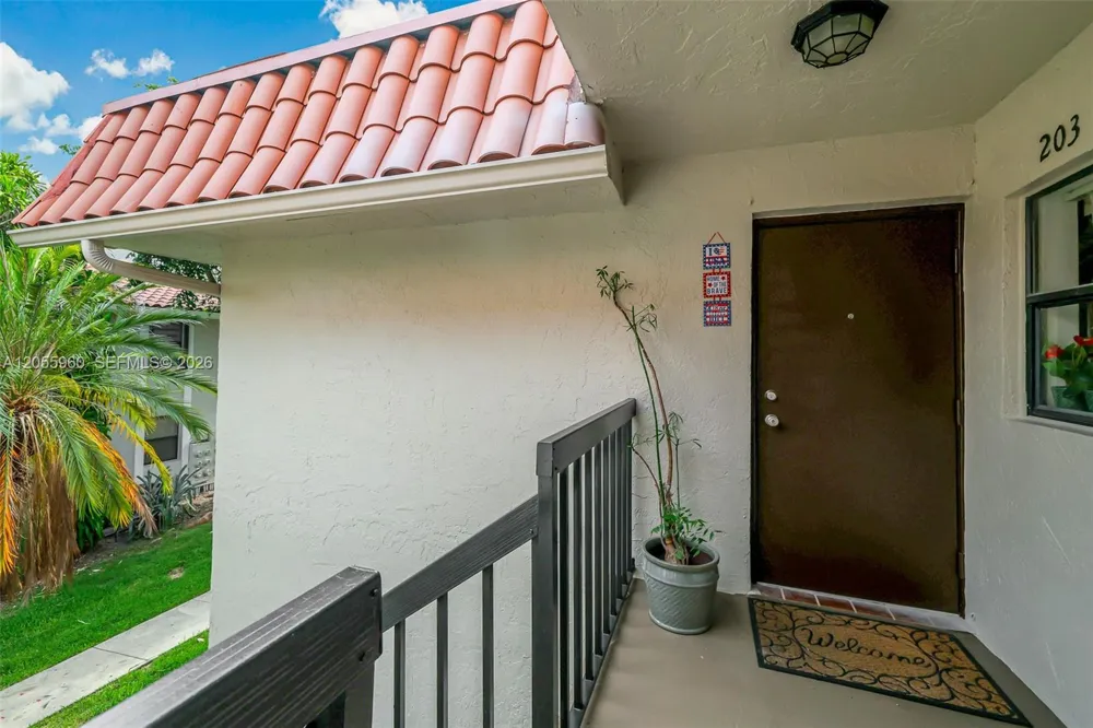 9732 Hammocks Blvd #203-17 Miami, FL 33196