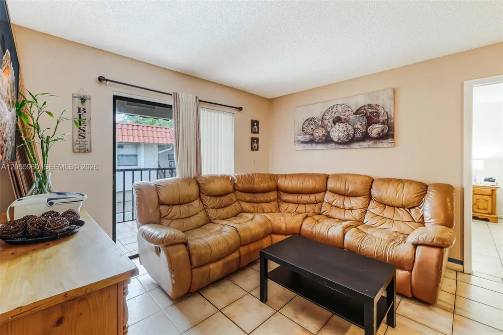 9732 Hammocks Blvd #203-17 Miami, FL 33196