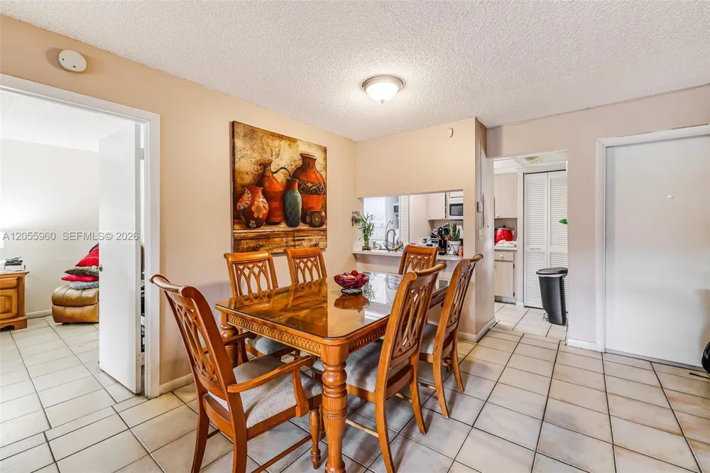 9732 Hammocks Blvd #203-17 Miami, FL 33196