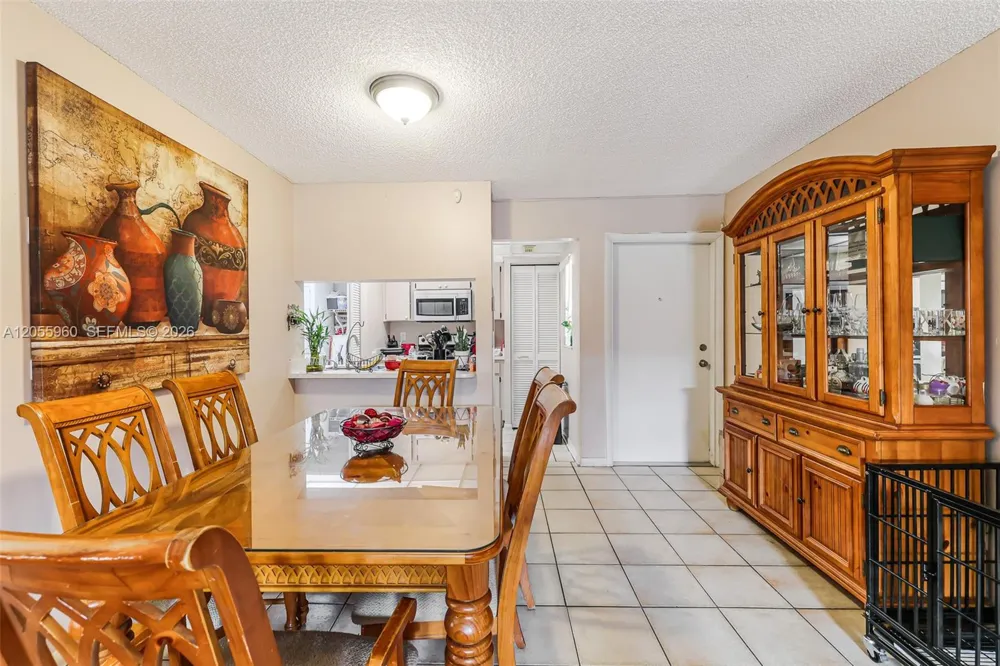 9732 Hammocks Blvd #203-17 Miami, FL 33196
