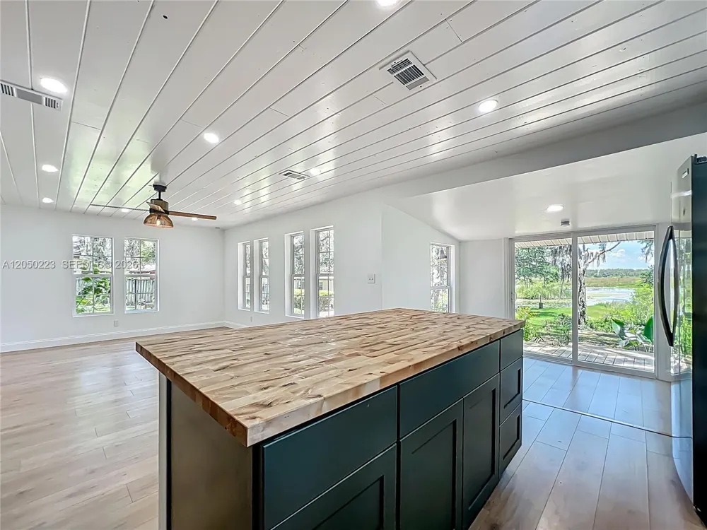 8781 S LAKESHORE DR FLORAL CITY Other City - In The State Of Florida, FL 34436