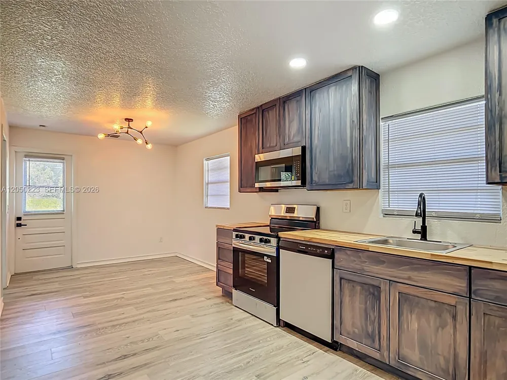 8781 S LAKESHORE DR FLORAL CITY Other City - In The State Of Florida, FL 34436