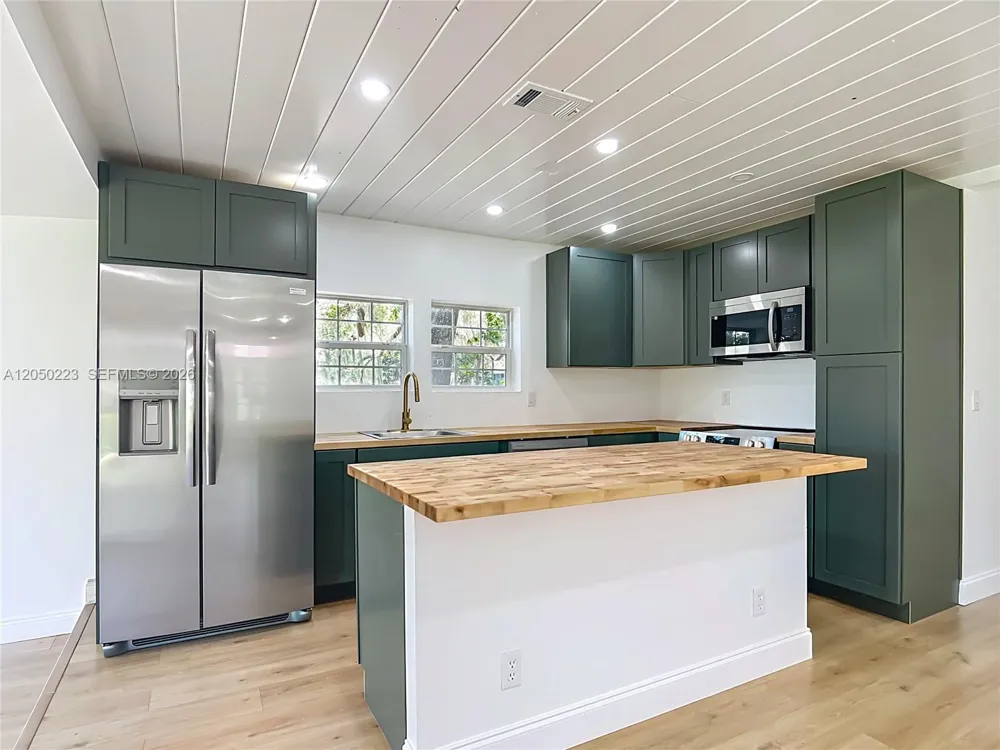 8781 S LAKESHORE DR FLORAL CITY Other City - In The State Of Florida, FL 34436