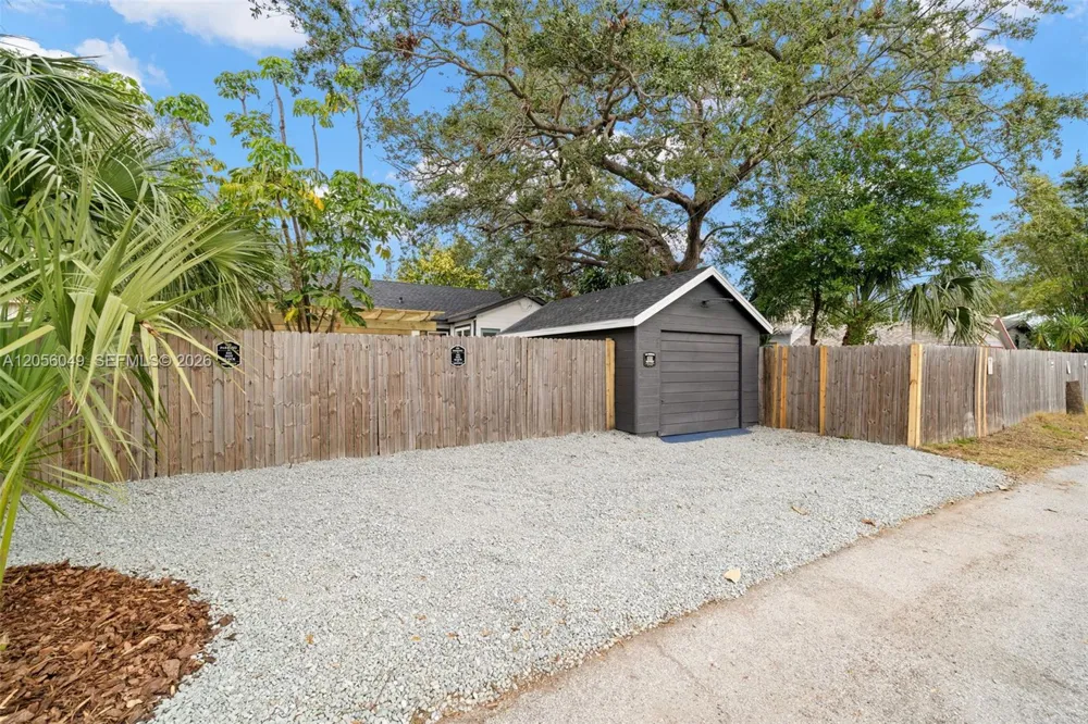 4536 1ST AVENUE N St Petersburg, FL 33713