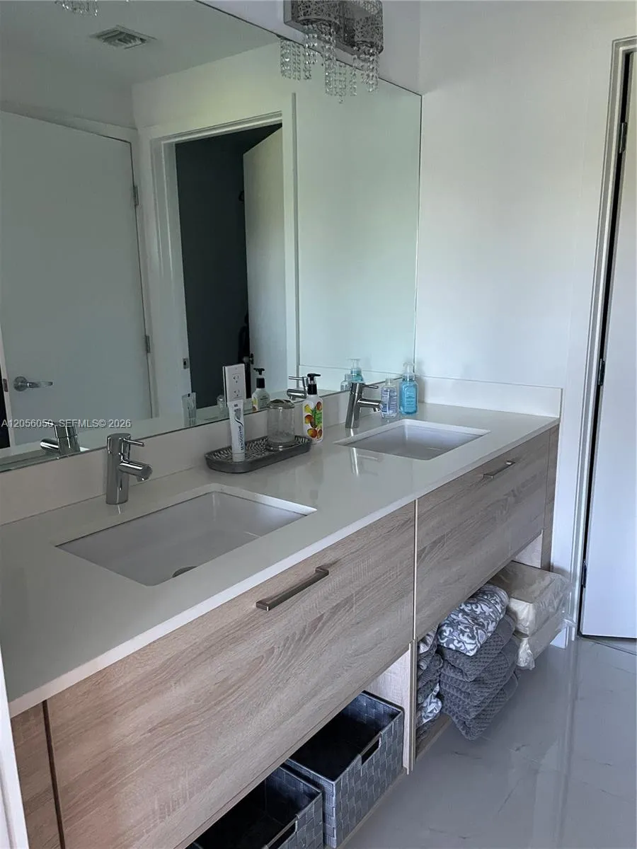 16385 Biscayne Blvd #316 North Miami Beach, FL 33160
