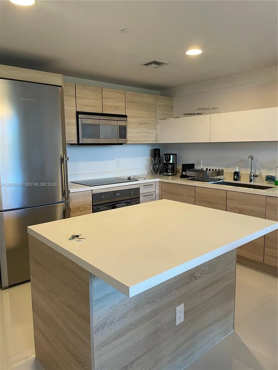 16385 Biscayne Blvd #316 North Miami Beach, FL 33160