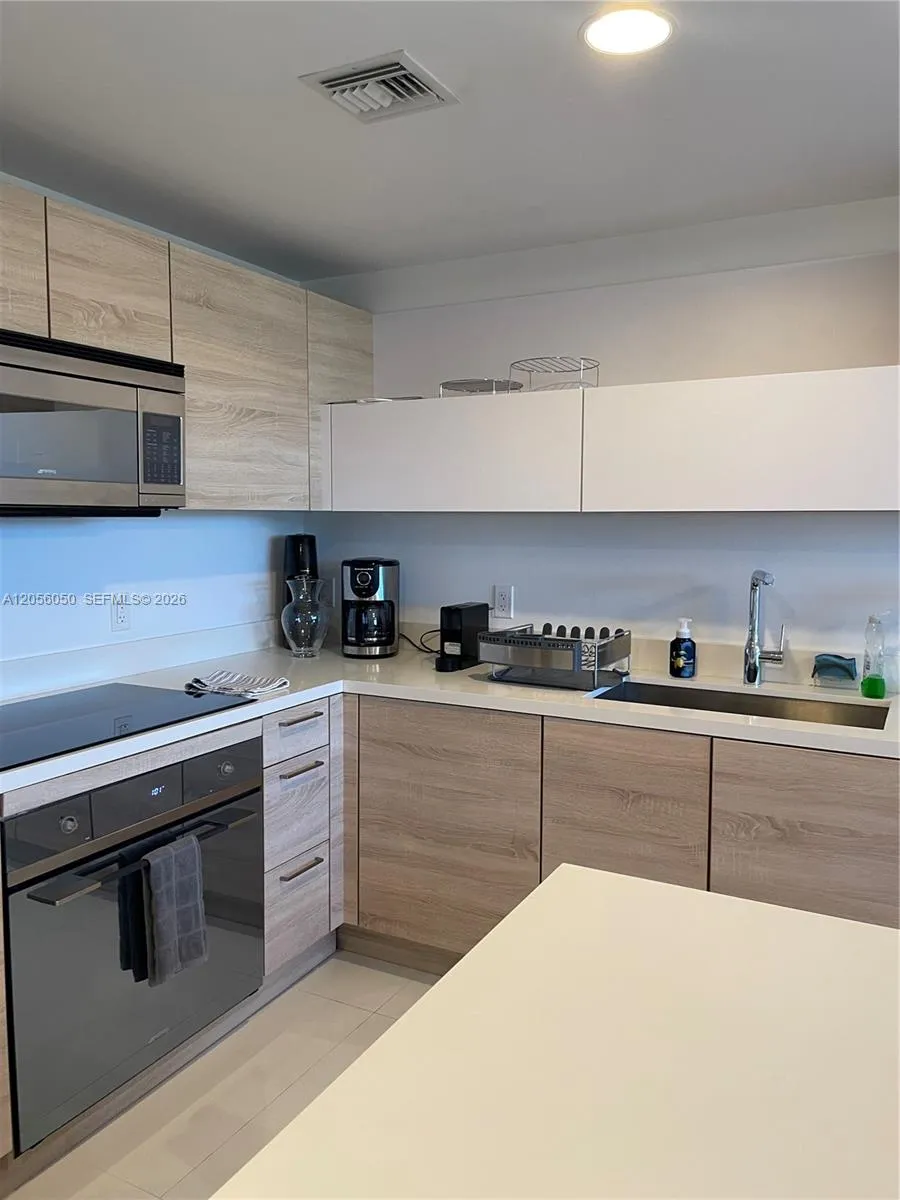 16385 Biscayne Blvd #316 North Miami Beach, FL 33160