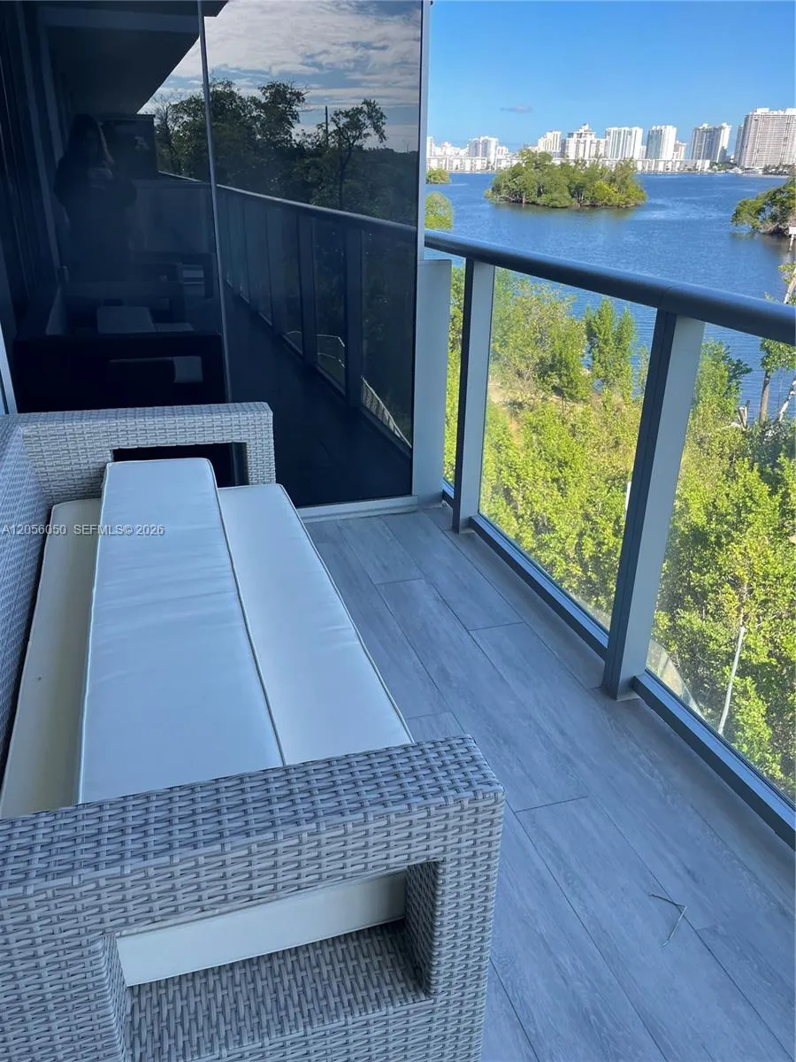 16385 Biscayne Blvd #316 North Miami Beach, FL 33160