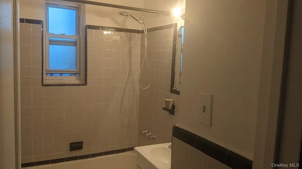 74-43 260 STREET #2 Glen Oaks, NY 11004