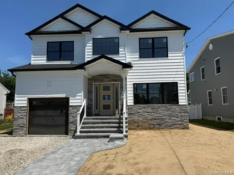 104 Maeder Avenue