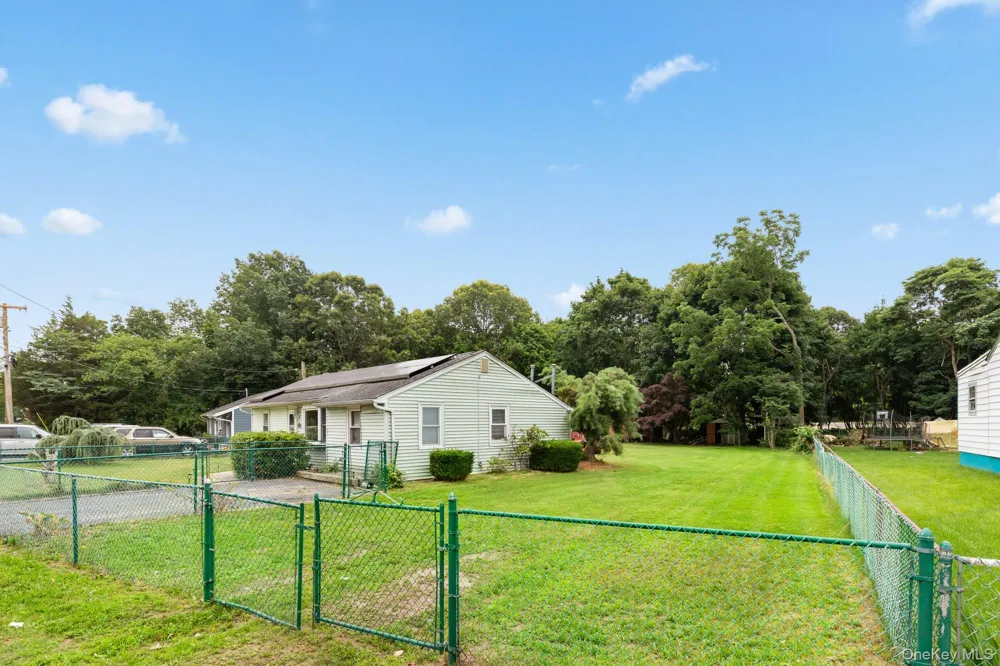 27 Philip Street Riverhead, NY 11901