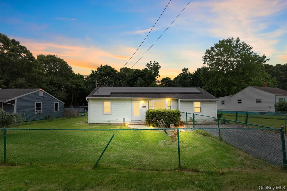 27 Philip Street Riverhead, NY 11901