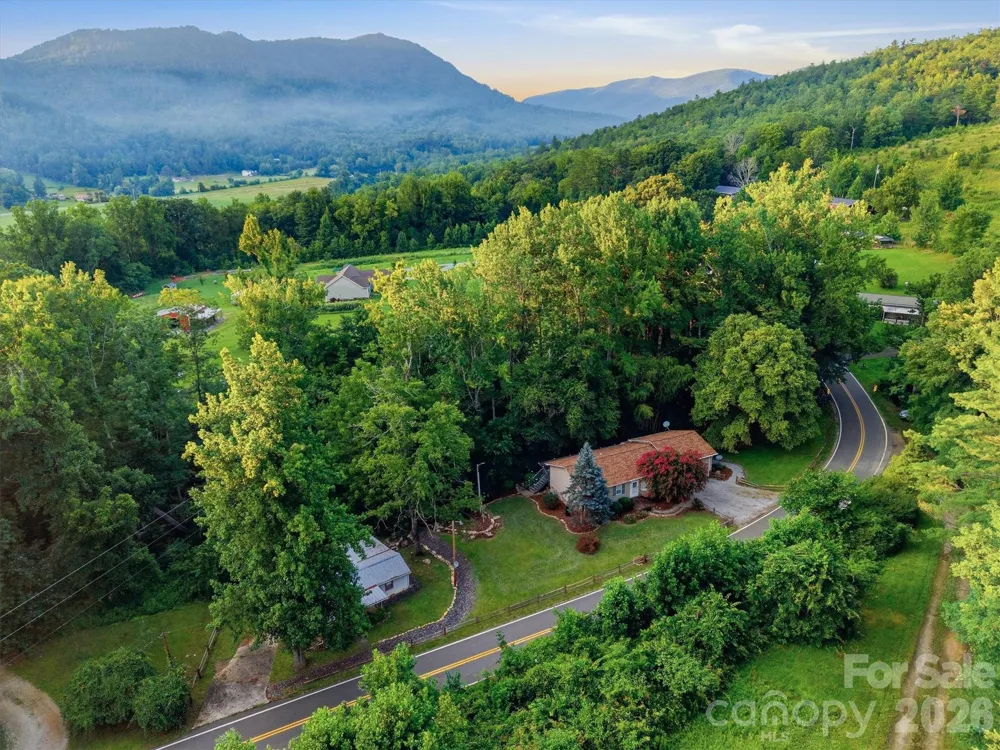5513 Old Linville Road Marion, NC 28752