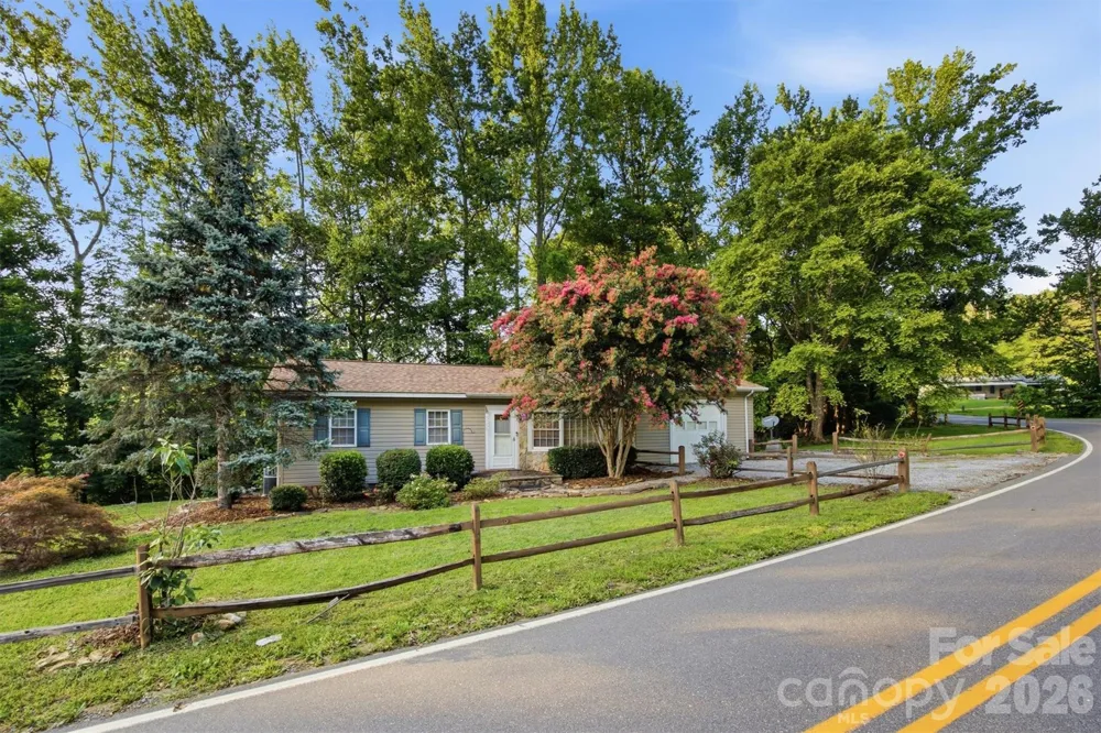 5513 Old Linville Road Marion, NC 28752