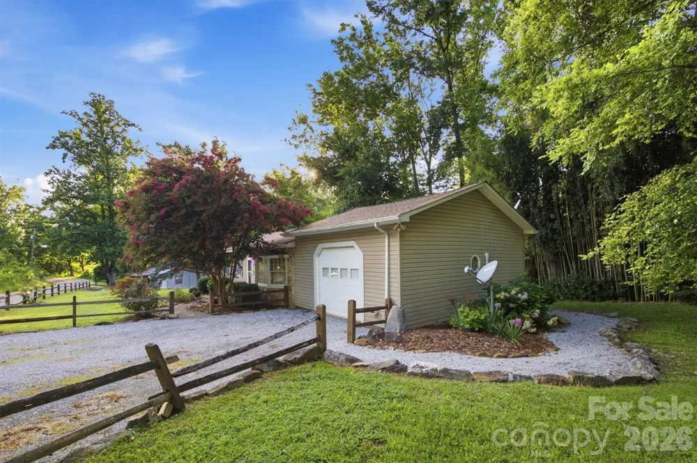 5513 Old Linville Road Marion, NC 28752
