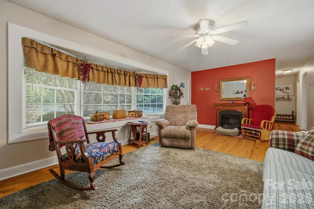 5513 Old Linville Road Marion, NC 28752