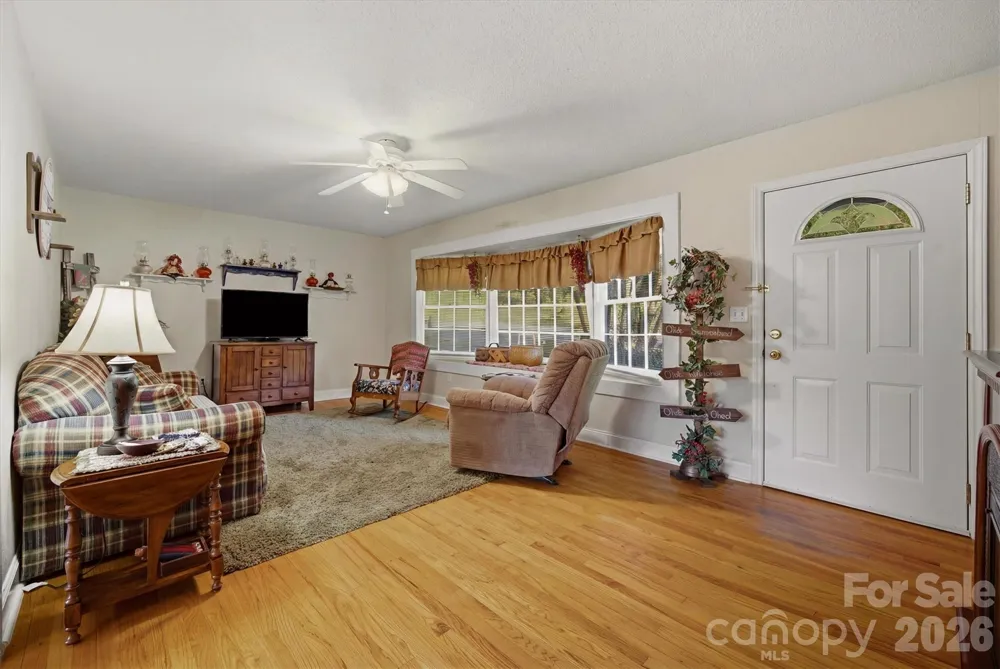 5513 Old Linville Road Marion, NC 28752