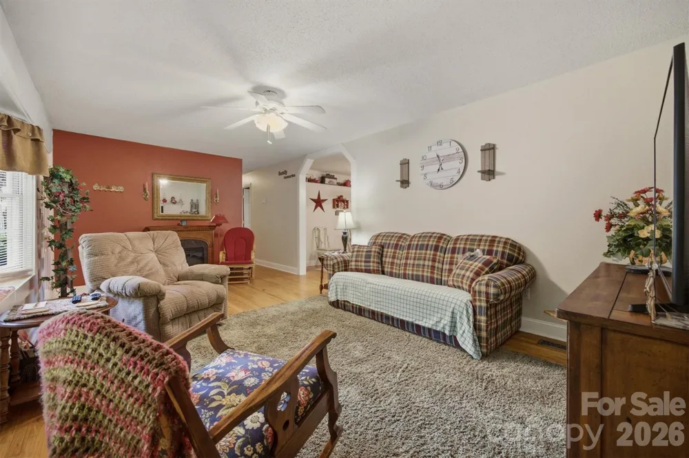 5513 Old Linville Road Marion, NC 28752