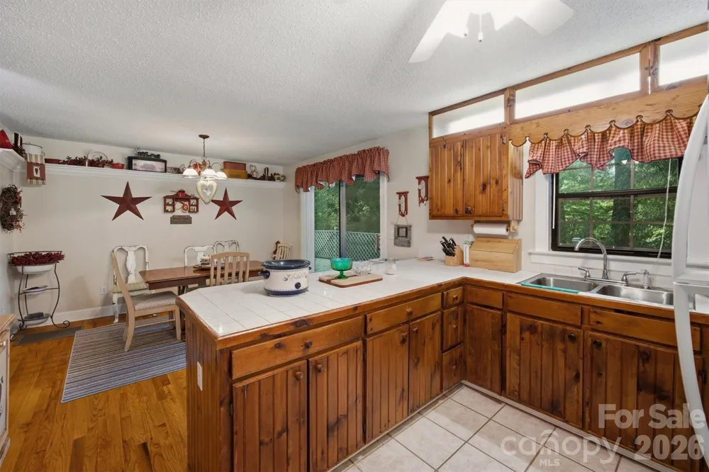5513 Old Linville Road Marion, NC 28752