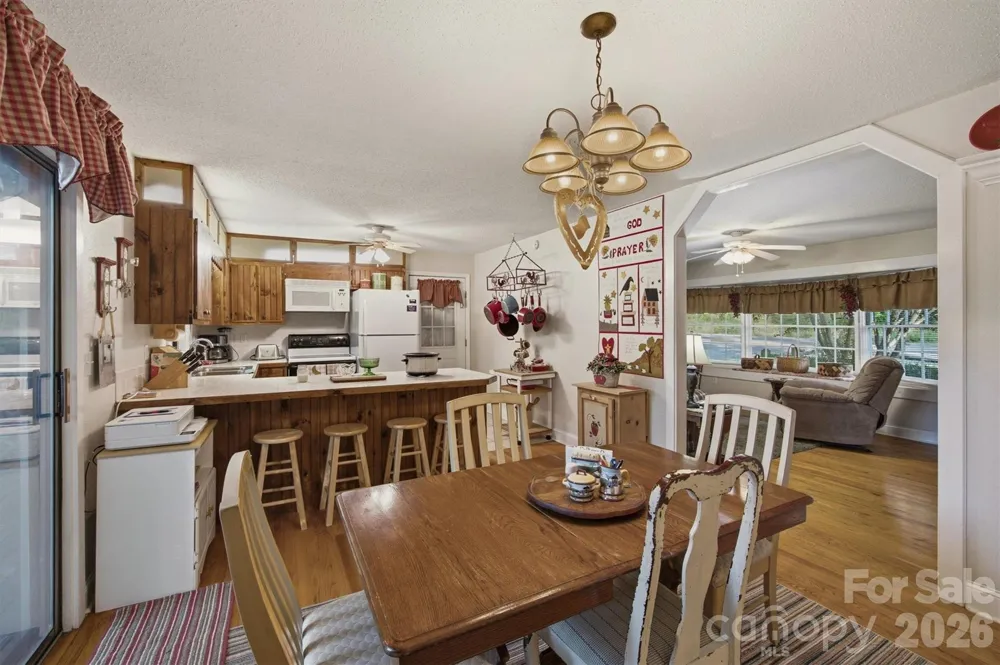 5513 Old Linville Road Marion, NC 28752