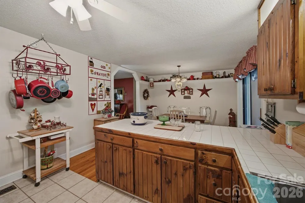 5513 Old Linville Road Marion, NC 28752