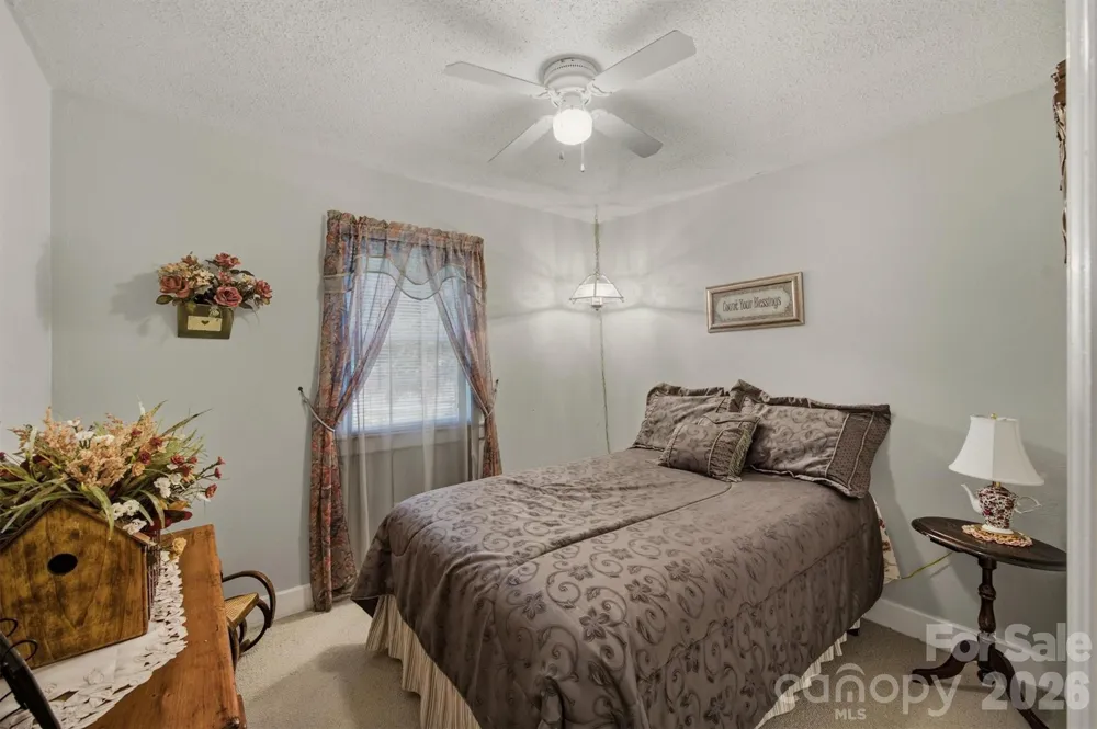 5513 Old Linville Road Marion, NC 28752