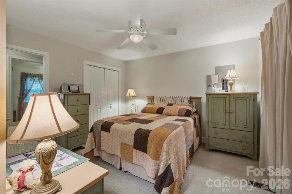 5513 Old Linville Road Marion, NC 28752