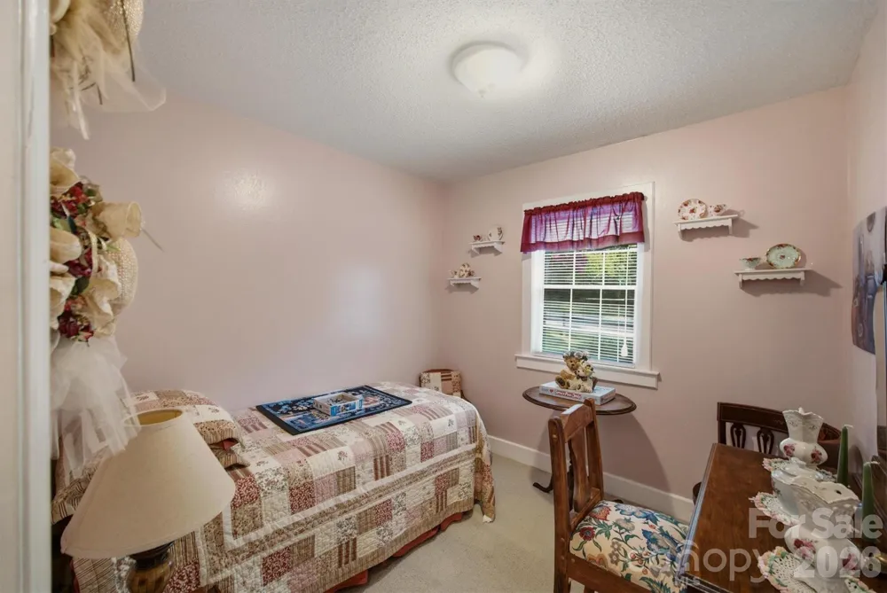 5513 Old Linville Road Marion, NC 28752