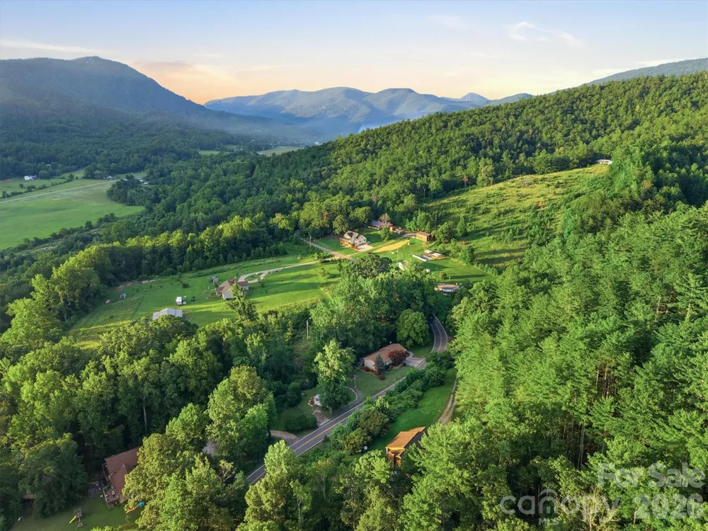5513 Old Linville Road Marion, NC 28752