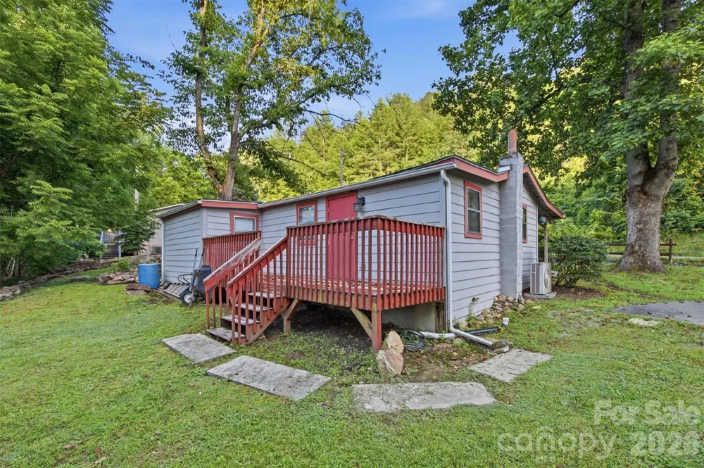 5513 Old Linville Road Marion, NC 28752