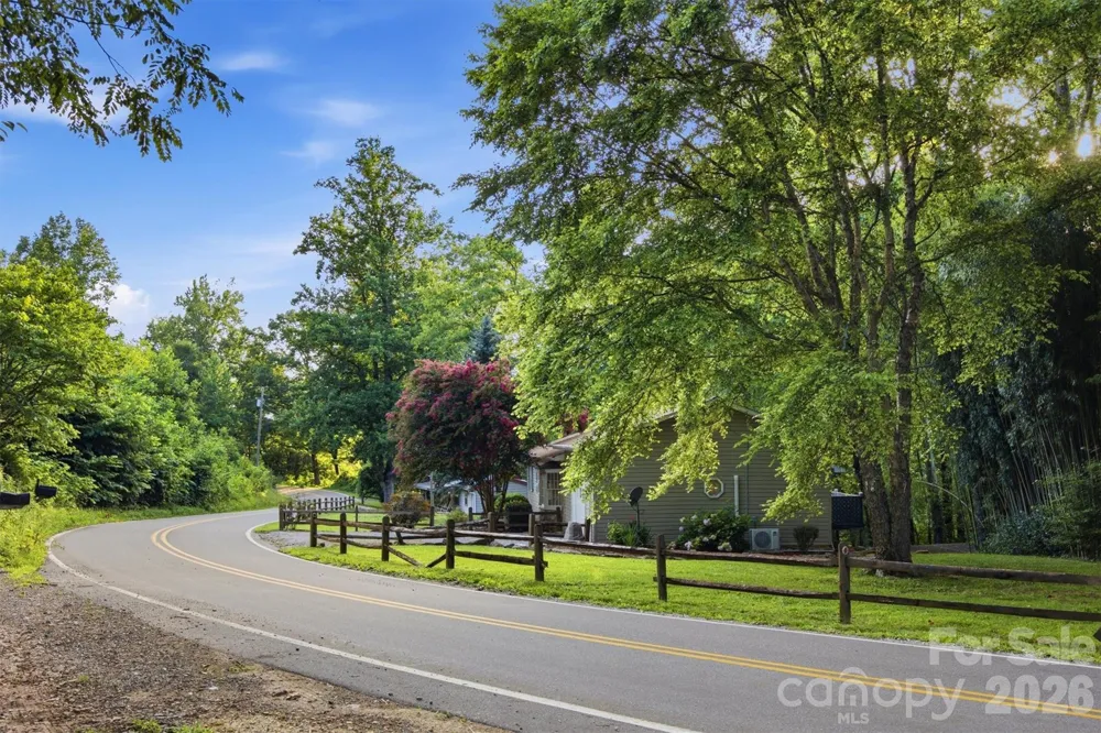 5513 Old Linville Road Marion, NC 28752