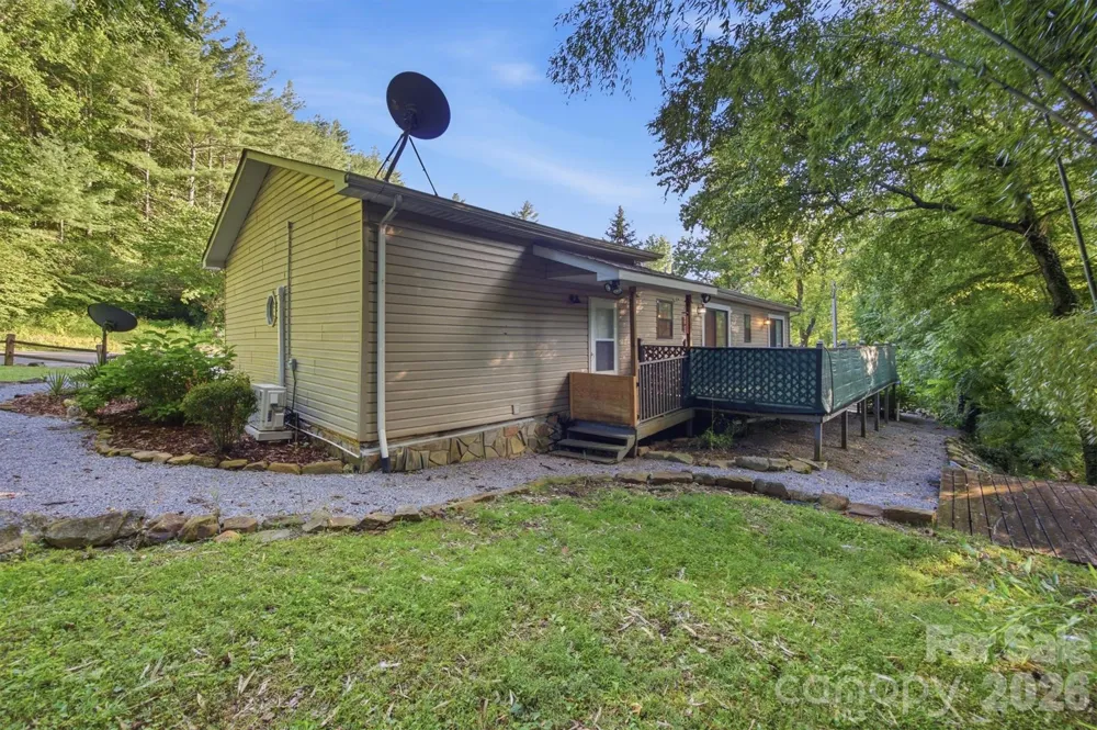 5513 Old Linville Road Marion, NC 28752