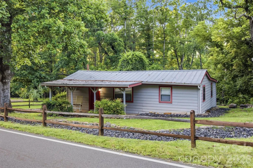 5513 Old Linville Road Marion, NC 28752