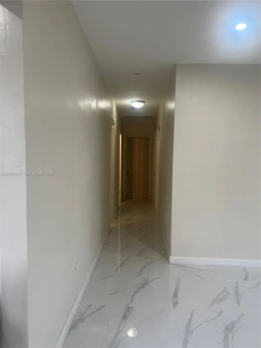 395 NE 112th St Miami, FL 33161